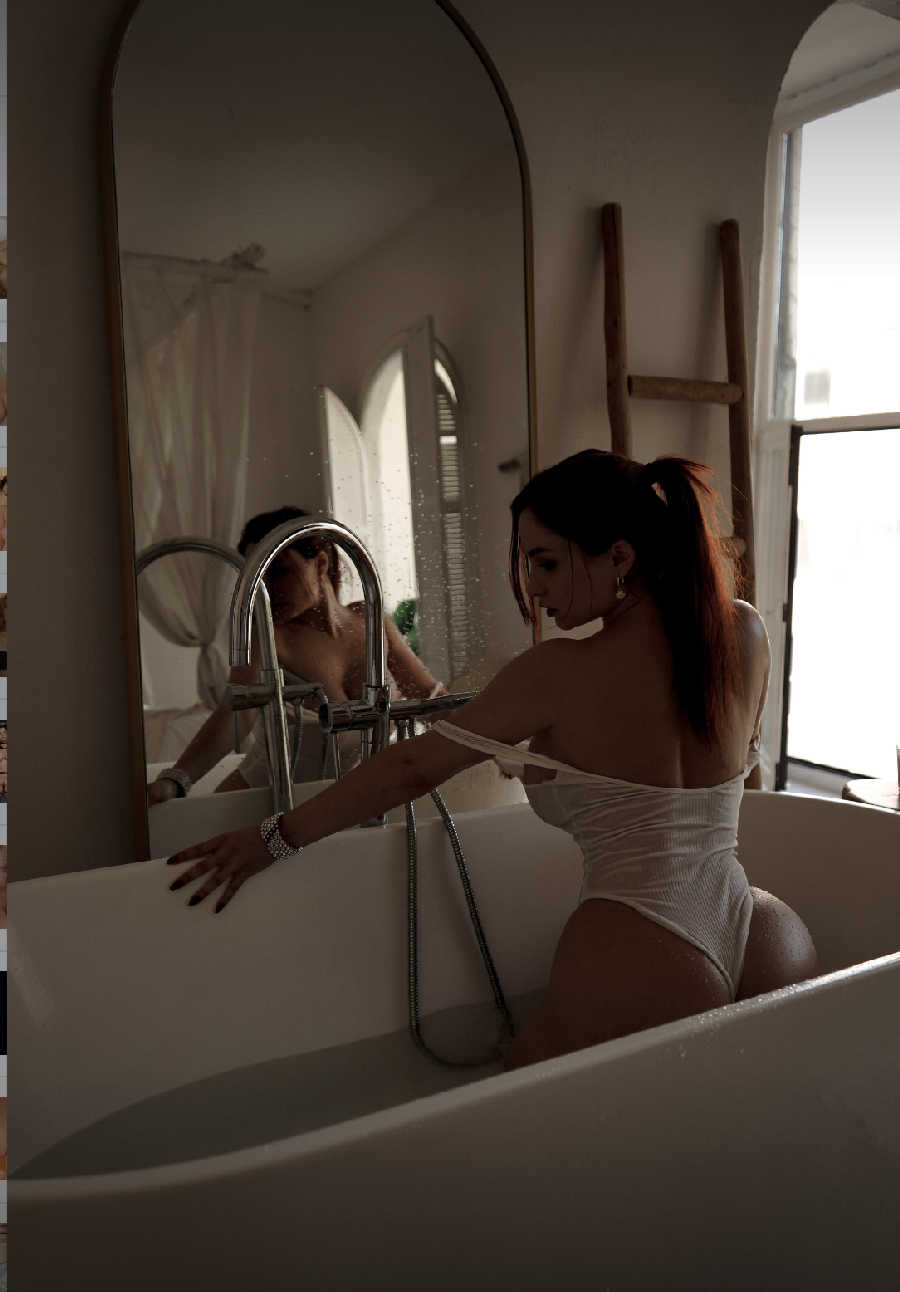 A playful frame from Miranda Faith nude — online in Sandakan