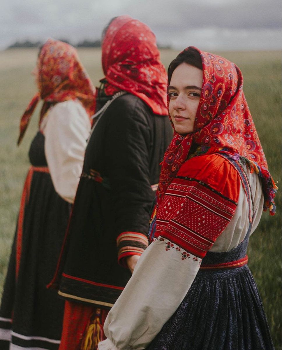 Women in Slavic costumes in Sandakan