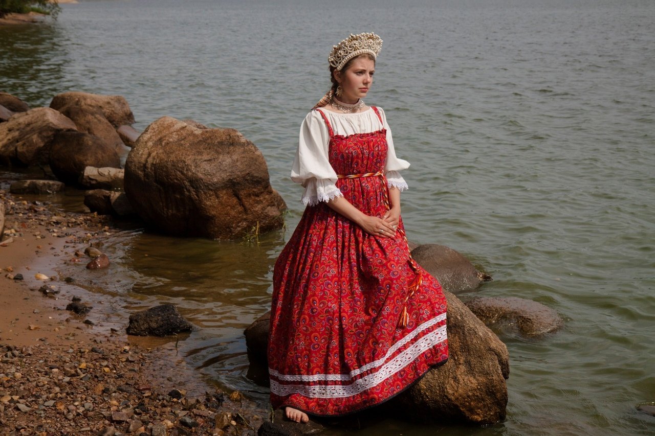 Women in Slavic costumes in Sandakan
