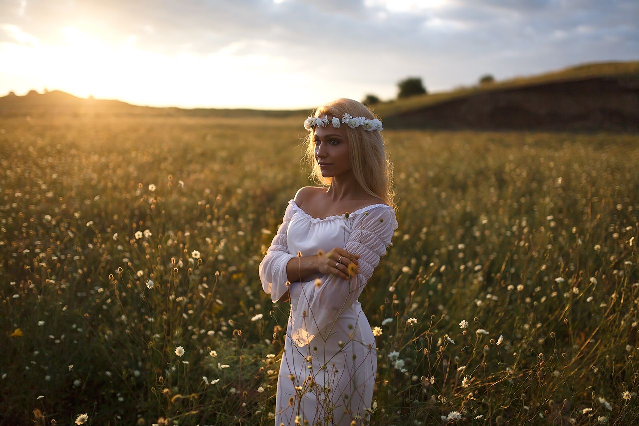 Girls in Slavic costumes in Sandakan